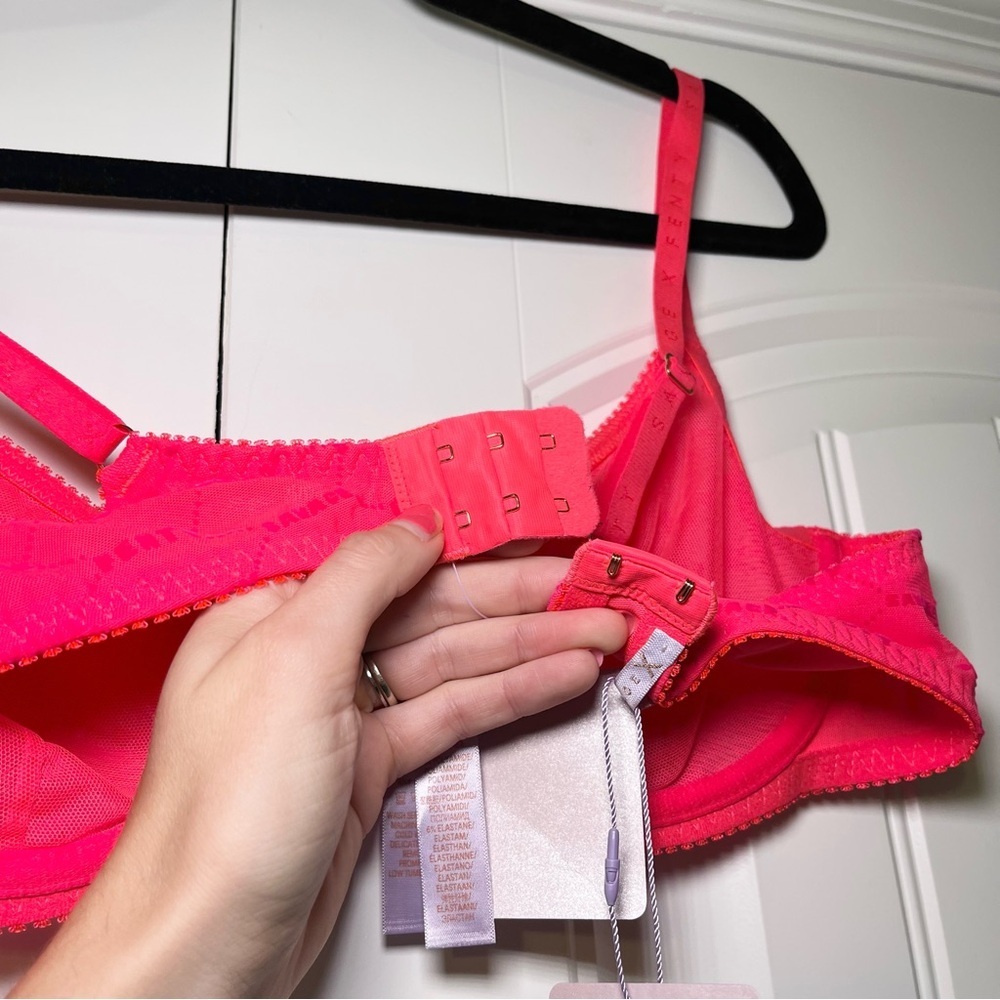 Savage X Fenty FLOCKED LOGO UNLINED BRA Pink Smash Size 38C Underwire Sheer NWT - Picture 4 of 7
